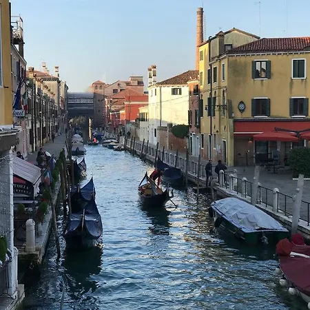 카사 부르키엘레 게스트하우스